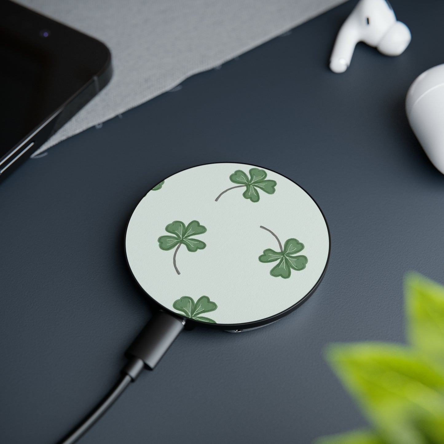 4 Leaf Magnetic Induction Charger